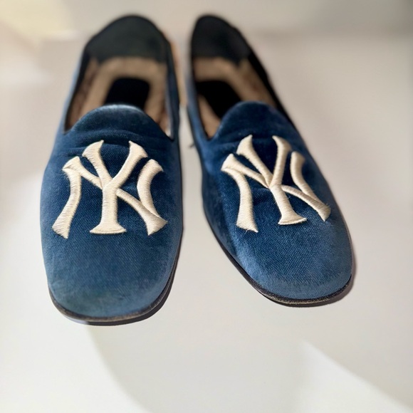 Gucci loafers/ slip ons - Picture 1 of 3